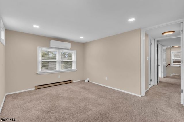 58 Locust Dr, Kenilworth Boro, NJ 07033