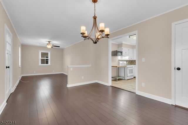 58 Locust Dr, Kenilworth Boro, NJ 07033