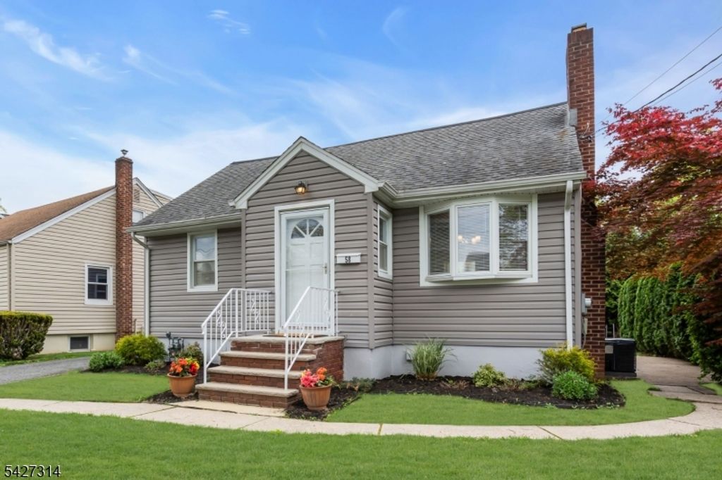 58 Locust Dr, Kenilworth Boro, NJ 07033