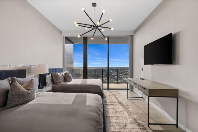 1000 Brickell Plz PH5904, Miami, FL 33131