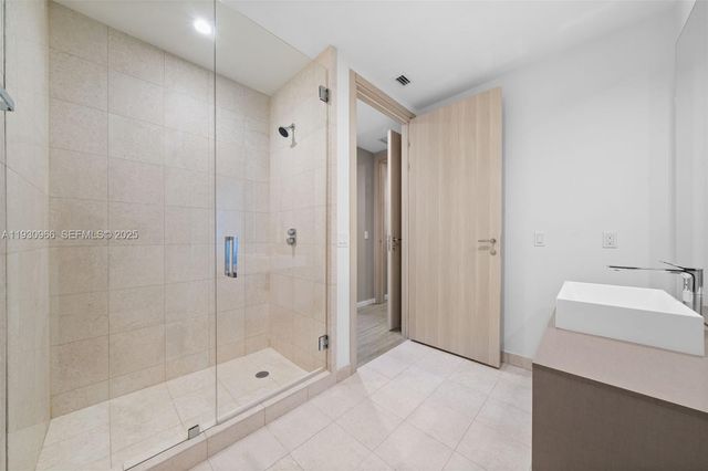 1000 Brickell Plz PH5904, Miami, FL 33131