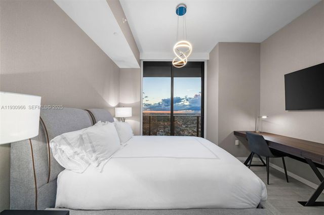 1000 Brickell Plz PH5904, Miami, FL 33131