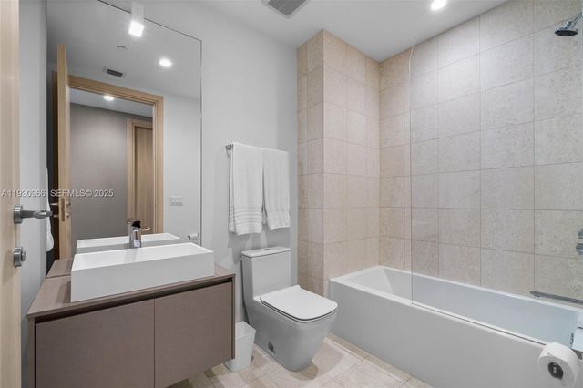 1000 Brickell Plz PH5904, Miami, FL 33131