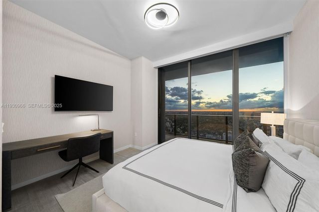 1000 Brickell Plz PH5904, Miami, FL 33131