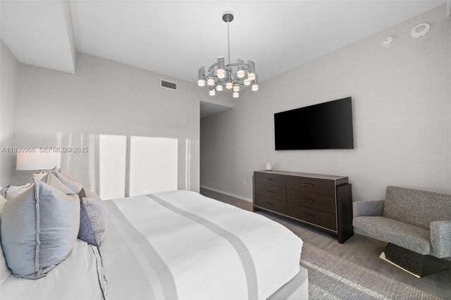 1000 Brickell Plz PH5904, Miami, FL 33131