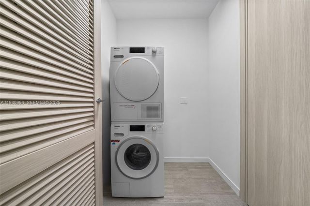 1000 Brickell Plz PH5904, Miami, FL 33131