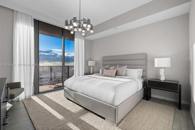 1000 Brickell Plz PH5904, Miami, FL 33131