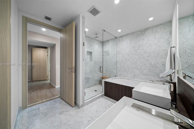 1000 Brickell Plz PH5904, Miami, FL 33131