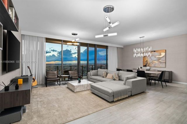 1000 Brickell Plz PH5904, Miami, FL 33131