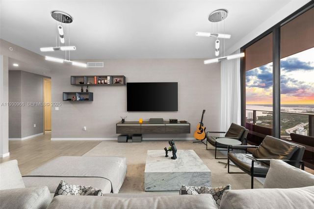 1000 Brickell Plz PH5904, Miami, FL 33131