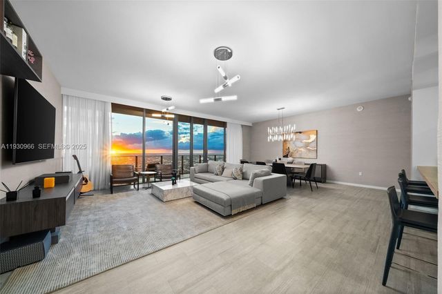 1000 Brickell Plz PH5904, Miami, FL 33131