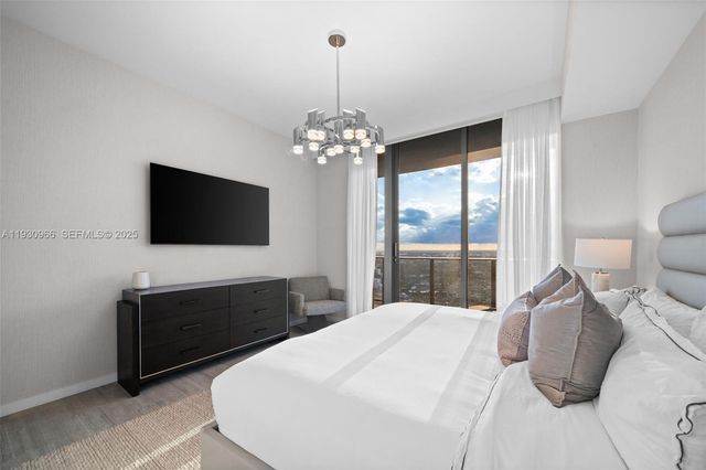 1000 Brickell Plz PH5904, Miami, FL 33131