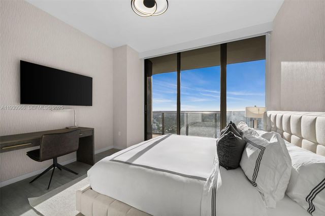 1000 Brickell Plz PH5904, Miami, FL 33131