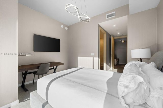 1000 Brickell Plz PH5904, Miami, FL 33131