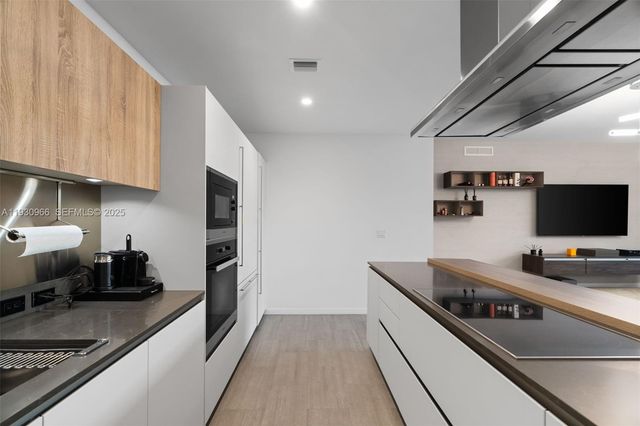 1000 Brickell Plz PH5904, Miami, FL 33131