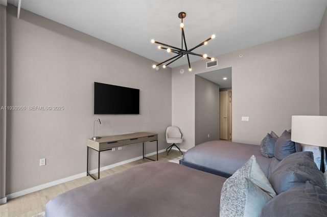 1000 Brickell Plz PH5904, Miami, FL 33131