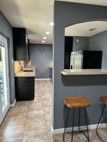 1013 Las Flores Court, Grand Prairie, TX 75052
