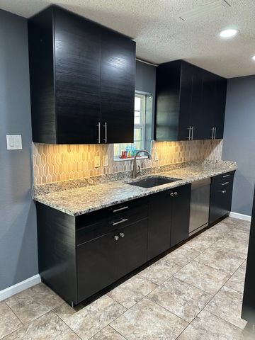 1013 Las Flores Court, Grand Prairie, TX 75052