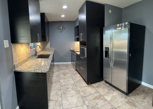 1013 Las Flores Court, Grand Prairie, TX 75052