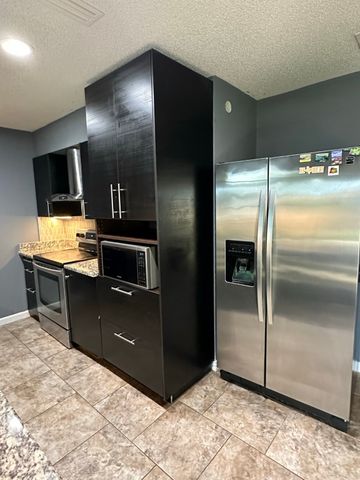 1013 Las Flores Court, Grand Prairie, TX 75052