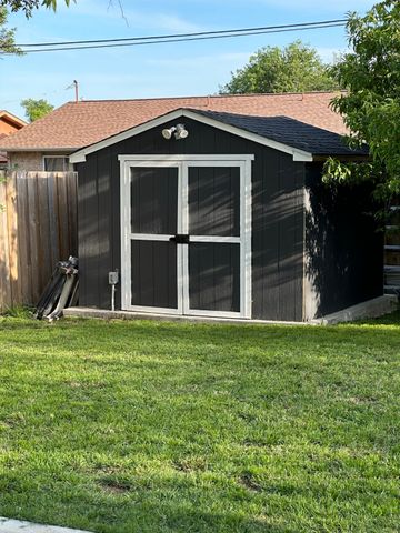 1013 Las Flores Court, Grand Prairie, TX 75052