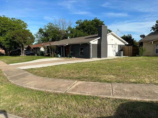 1013 Las Flores Court, Grand Prairie, TX 75052