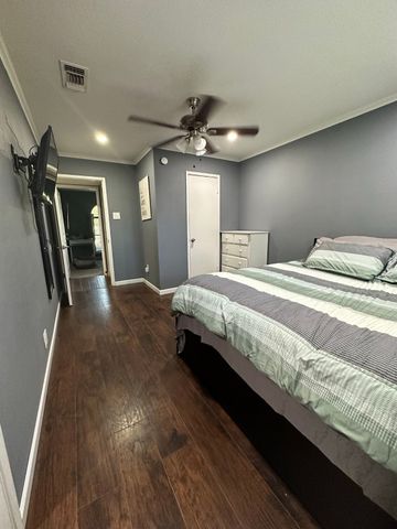 1013 Las Flores Court, Grand Prairie, TX 75052