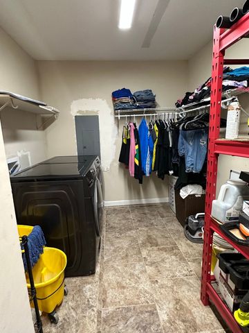 1013 Las Flores Court, Grand Prairie, TX 75052