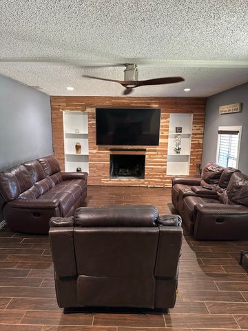 1013 Las Flores Court, Grand Prairie, TX 75052