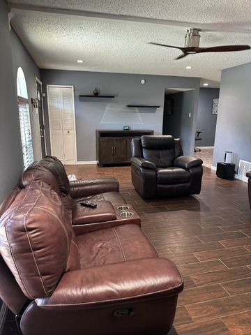 1013 Las Flores Court, Grand Prairie, TX 75052