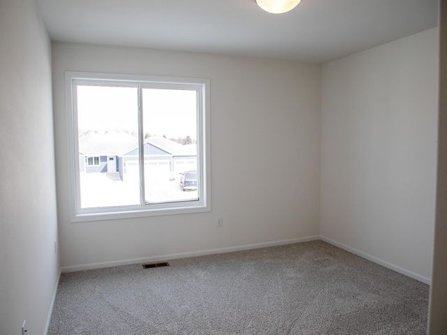 1466 66th Avenue S, Fargo, ND 58104