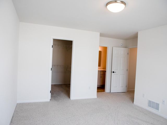 1466 66th Avenue S, Fargo, ND 58104