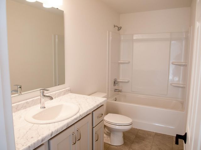 1466 66th Avenue S, Fargo, ND 58104