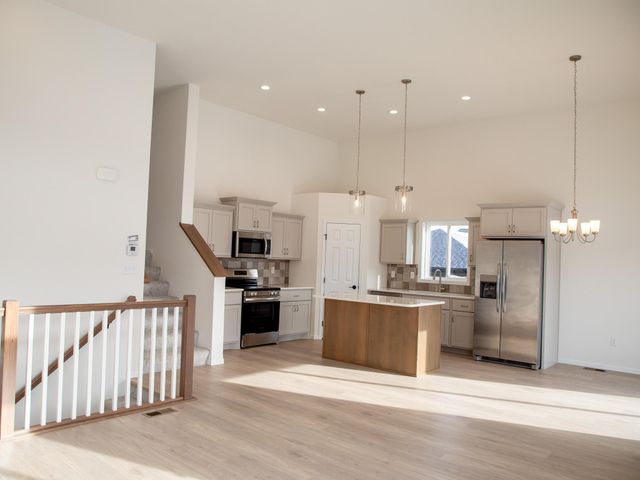 1466 66th Avenue S, Fargo, ND 58104