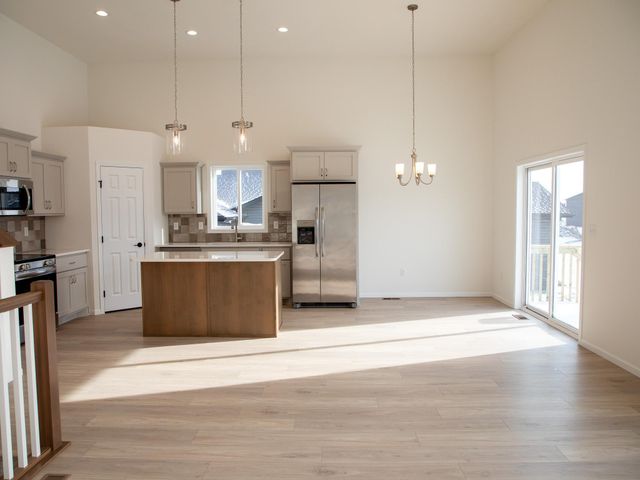 1466 66th Avenue S, Fargo, ND 58104