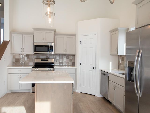 1466 66th Avenue S, Fargo, ND 58104