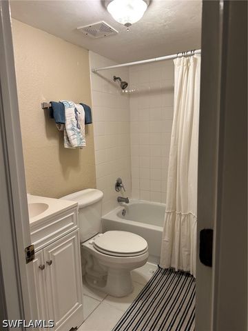 4633 Bayshore DR M2, Naples, FL 34112