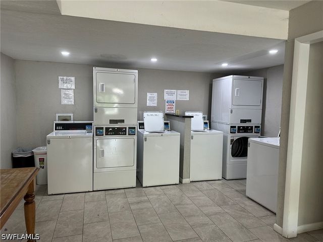 4633 Bayshore DR M2, Naples, FL 34112