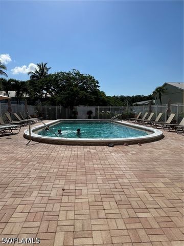 4633 Bayshore DR M2, Naples, FL 34112