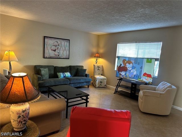 4633 Bayshore DR M2, Naples, FL 34112