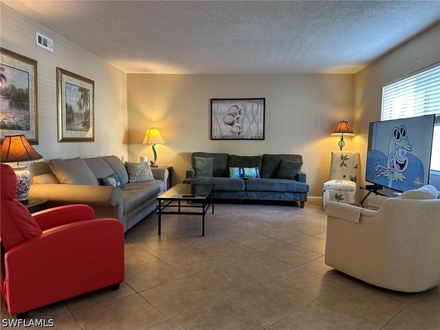 4633 Bayshore DR M2, Naples, FL 34112