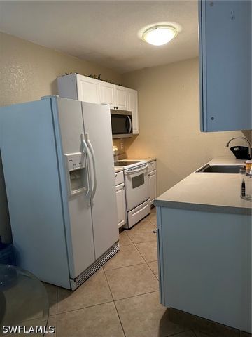 4633 Bayshore DR M2, Naples, FL 34112