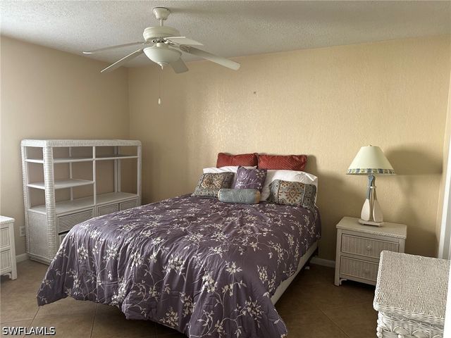 4633 Bayshore DR M2, Naples, FL 34112