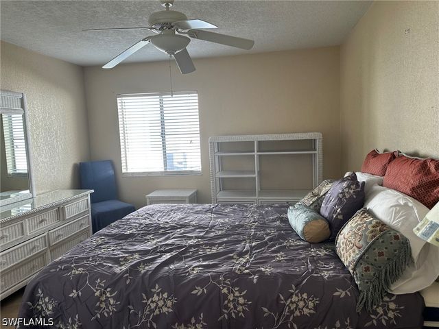 4633 Bayshore DR M2, Naples, FL 34112