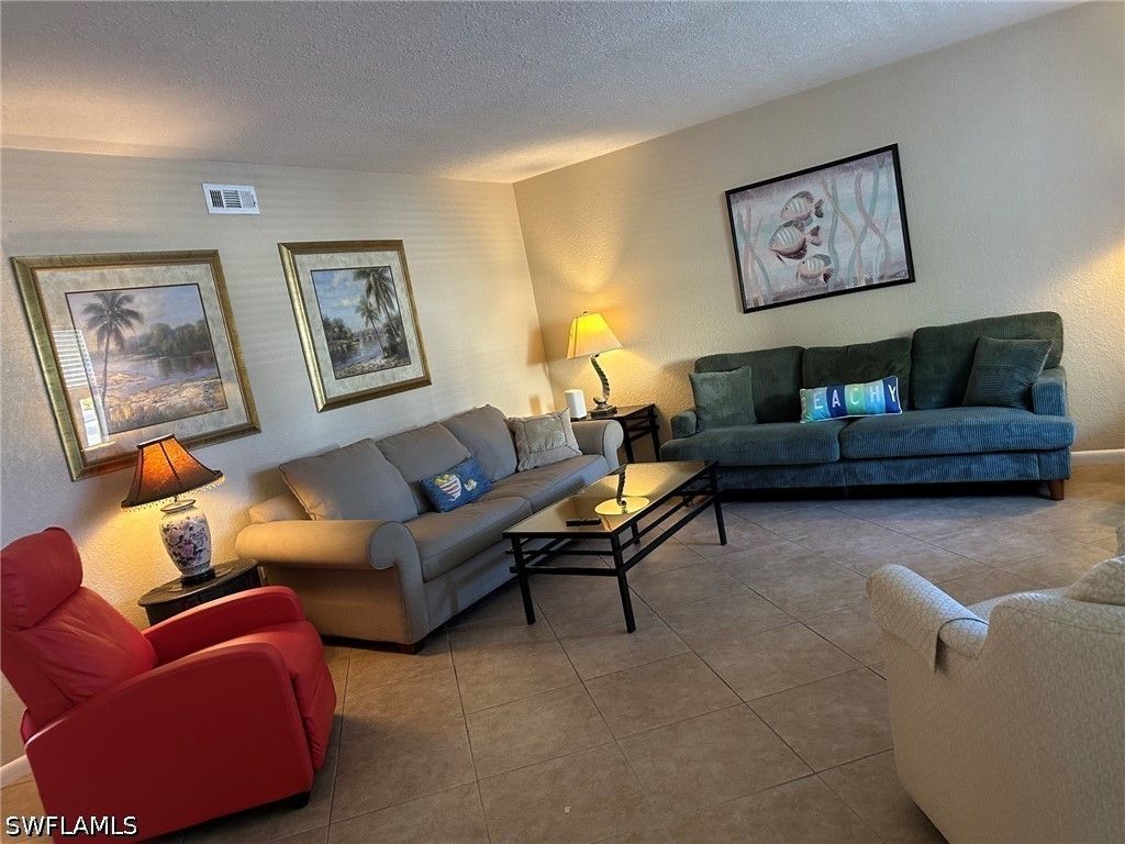 4633 Bayshore DR M2, Naples, FL 34112