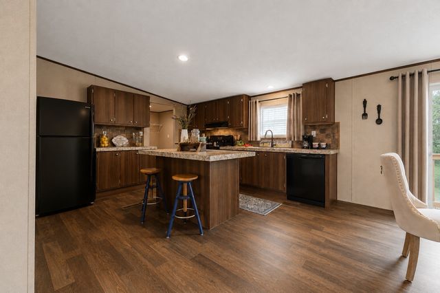 139 Lark Meadow Drive, Runaway Bay, TX 76426