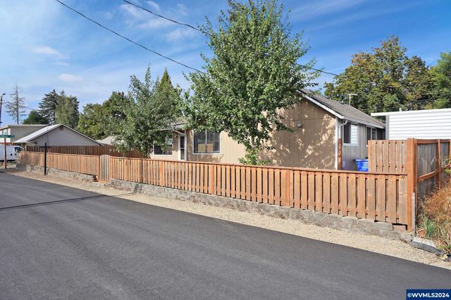 9313 Glory Ct NE, Salem, OR 97305