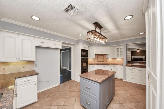 5302 Boyce Springs Drive, Houston, TX 77066