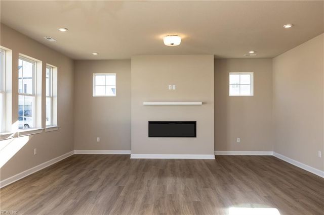 201 Station DR, Suffolk, VA 23434