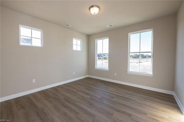 201 Station DR, Suffolk, VA 23434